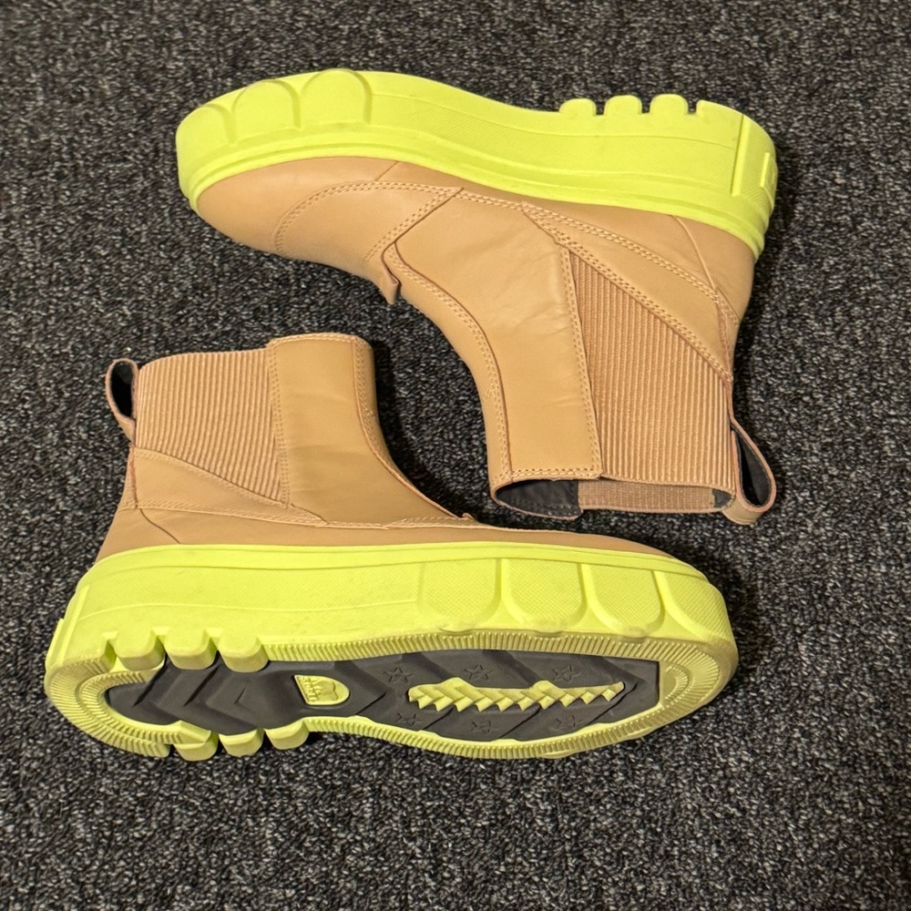 SOREL Waterproof Chelsea Platform Boot - 8.5 - Picture 4 of 8